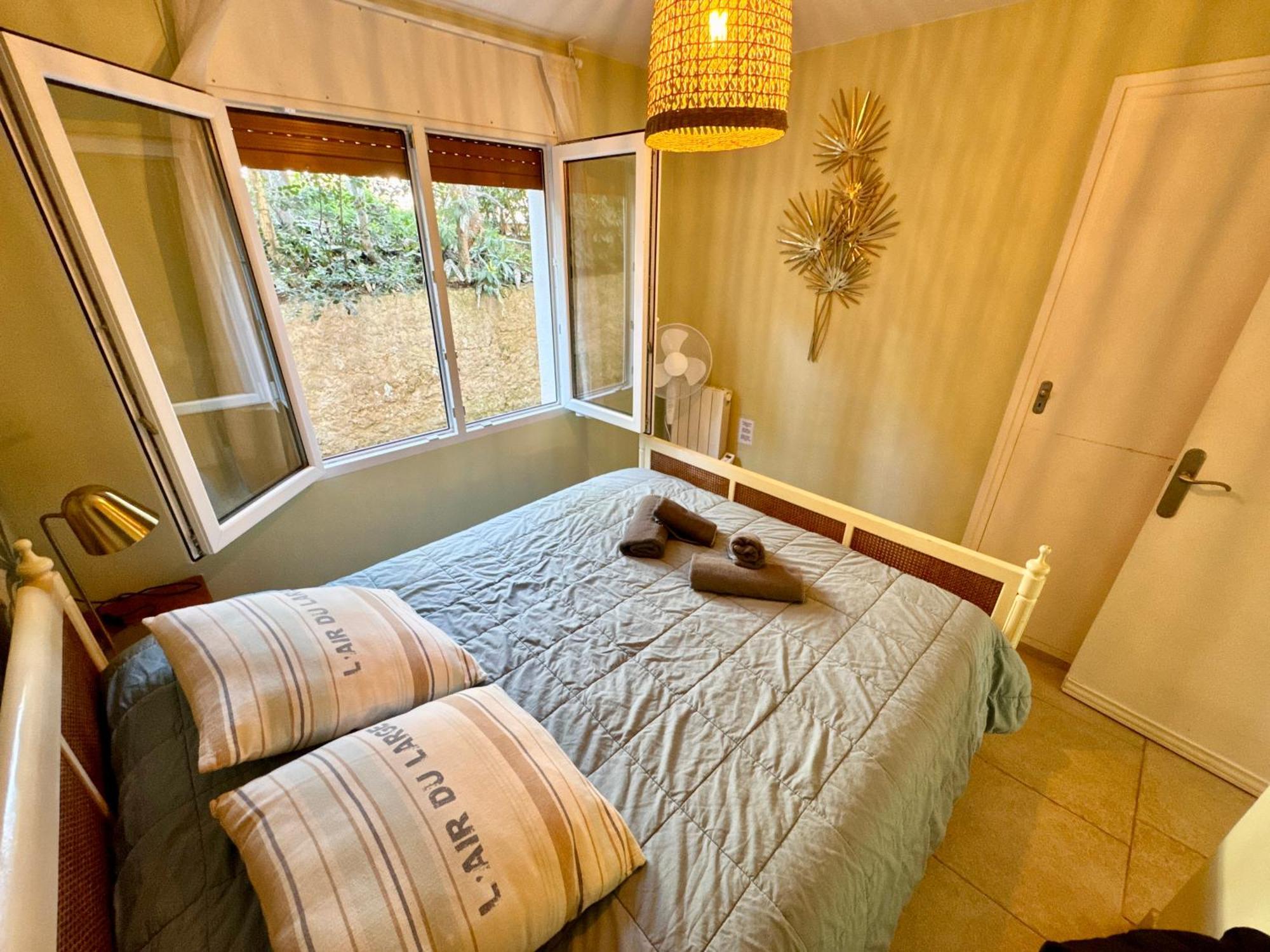 Apartament Al Golfet De カレリャ・デ・パラフルジェリ エクステリア 写真